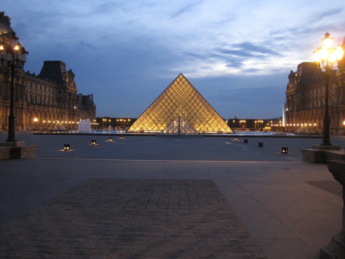 louvre_louvre_pyramid_paris_france_pyramid_landmark_europe_architecture-1184299.jpg